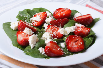 Vitamin salad with strawberries, spinach and sesame