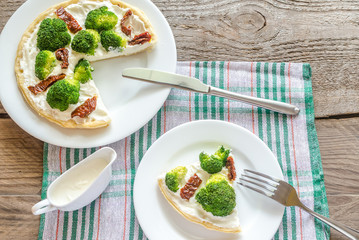 Quiche with broccoli and sun dried tomatoes