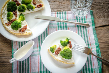 Quiche with broccoli and sun dried tomatoes