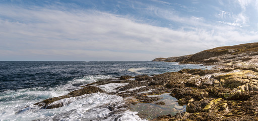 Fototapeta na wymiar Panoramic view of ocean shore
