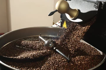  Freshly roasted coffee beans © syomao