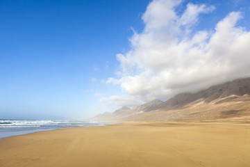 Fototapeta na wymiar Plaża Cofete, Fuerteventura, Wyspy Kanaryjskie