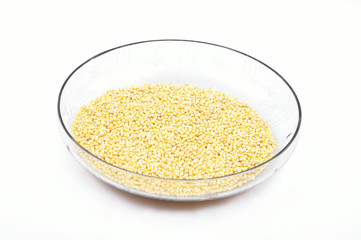 Glasschale mit Hirse