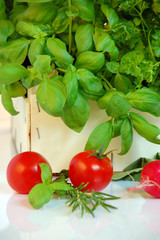 Tomaten und Kräuter