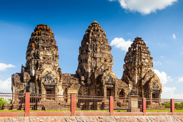 Phra Prang Sam Yot in Lop Buri - obrazy, fototapety, plakaty