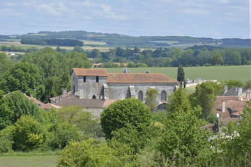 Fototapeta na wymiar L'église du village de Champagne au Périgord Vert