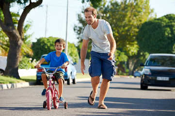 Obraz premium learning to ride bicycle