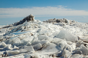 Ice hummock © tiplyashina