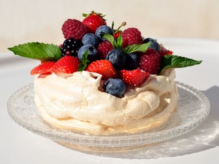 Pavlova cake