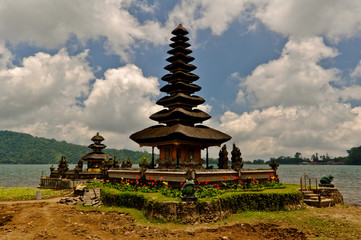 Fototapeta na wymiar Pura Ulun Danu temple on a lake Beratan in Bali island