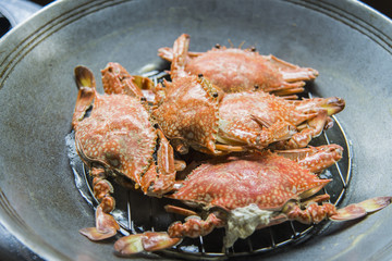 Steamed blue crabs in the pan3