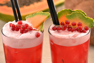 Coctel sex on the beach,bebida alcoholica.