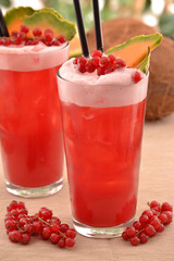 Coctel sex on the beach,bebida alcoholica.