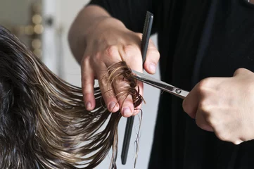 Frau beim Friseur