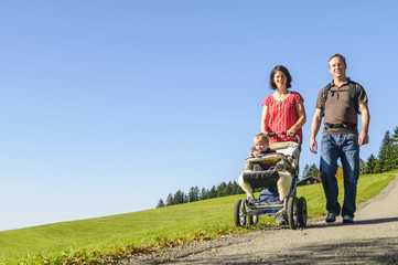 Spaziergang mit Sohn