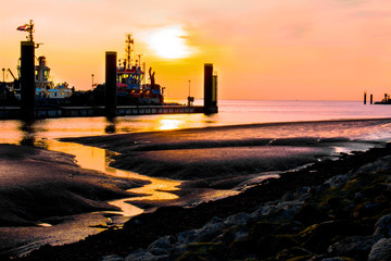Sonnenuntergang am Deich