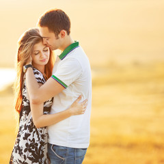Obraz premium Happy teen couple embracing.