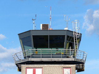 Die Plattform des Kontrollturm und Tower am Segelflugplatz in Oerlinghausen bei Bielefeld am...