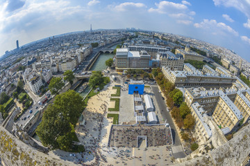 Obraz premium Fish-eye view of Paris from Notre-dame