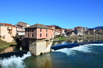 Obraz premium Pont vieux et vieux Moulin, Millau 
