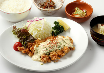 グルメ　チキンタルタル