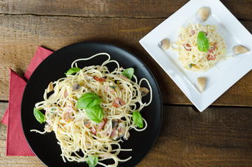 Pasta - spaghetti, basil, ham and leek