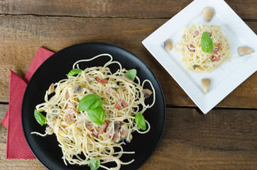 Pasta - spaghetti, basil, ham and leek