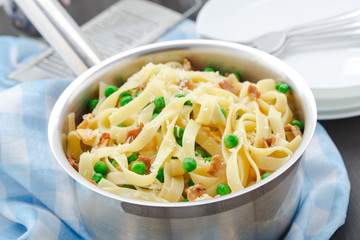Pasta with peas and bacon