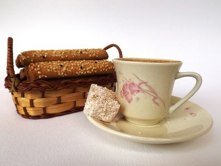 Турецкий кофе, лукум, печенье с кунжутом и зирой