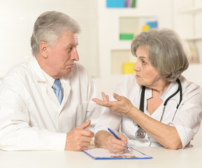 Obraz premium Elderly doctors working