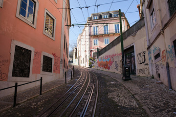 Fototapeta na wymiar Calcada Gloria Street w Lizbonie