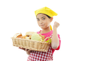 パンを持つ笑顔の女の子