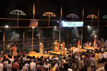 Heilige Hindu Zeremonie in Varanasi Indien 