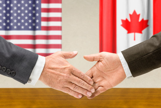 Vertreter der USA und Kanadas reichen sich die Hand