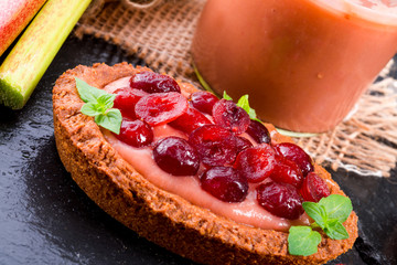 rhubarb tartelette with cranberry