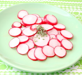 frischer Radieschensalat