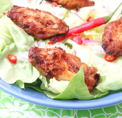 Frischer Salat mit Huhn