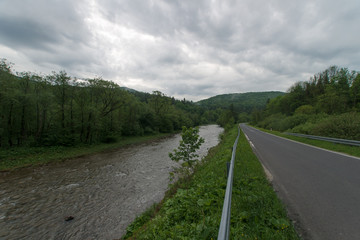 droga asfaltowa w górach, Ustrzyki Górne, Bieszczady, Polska