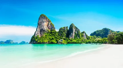 Photo sur Plexiglas Railay Beach, Krabi, Thaïlande Plage de beauté et rochers calcaires