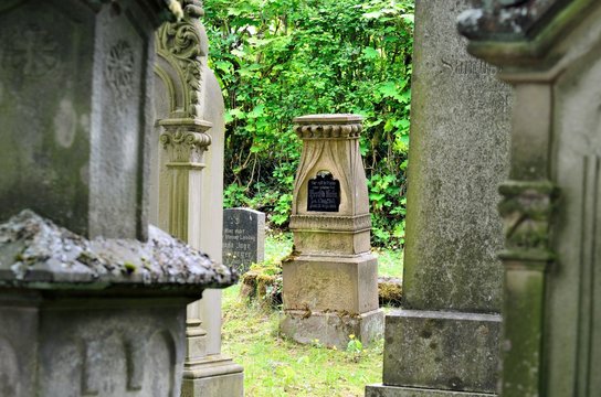 Grabmal auf jüdischem Friedhof