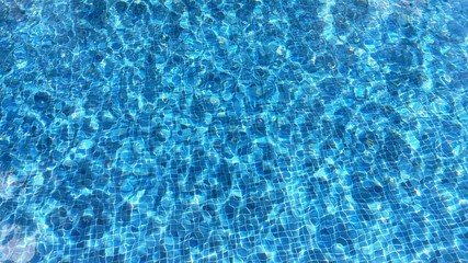 piscina de aguas cristalinas