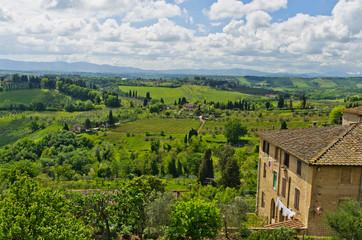 Fototapeta na wymiar House with a view on Tuscany landscape near San Gimignano