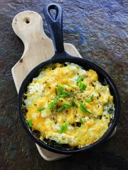 Photo sur Plexiglas Oeufs sur le plat Breakfast, scrambled eggs with chive
