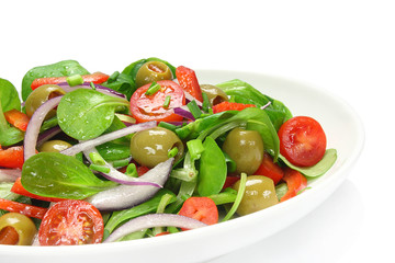 Salad of lamb's lettuce, olives, paprika, tomato and onion