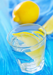 water with lemons