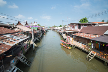 Fototapeta na wymiar Old water town at Amphawa, Thailand