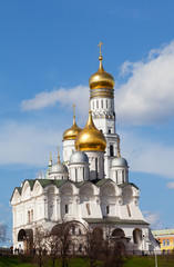 Fototapeta na wymiar Moskwa, Dzwonnica Iwana Wielkiego w słoneczny dzień wiosny