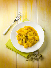 potatoes salad with saffron and oregano
