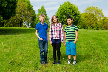 Fototapeta premium freunde stehen zusammen