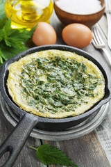 Omelet with nettles in the pan